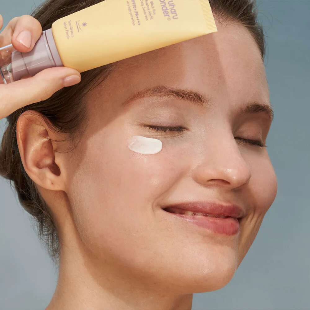 HaruHaru Wonder Black Rice Moisture Airyfit Daily Sunscreen SPF 50+/PA++++ vegan hypoallergenic dry sensitive skin care Korean cosmetics for all skin types hydrating fast absorbing K Beauty World